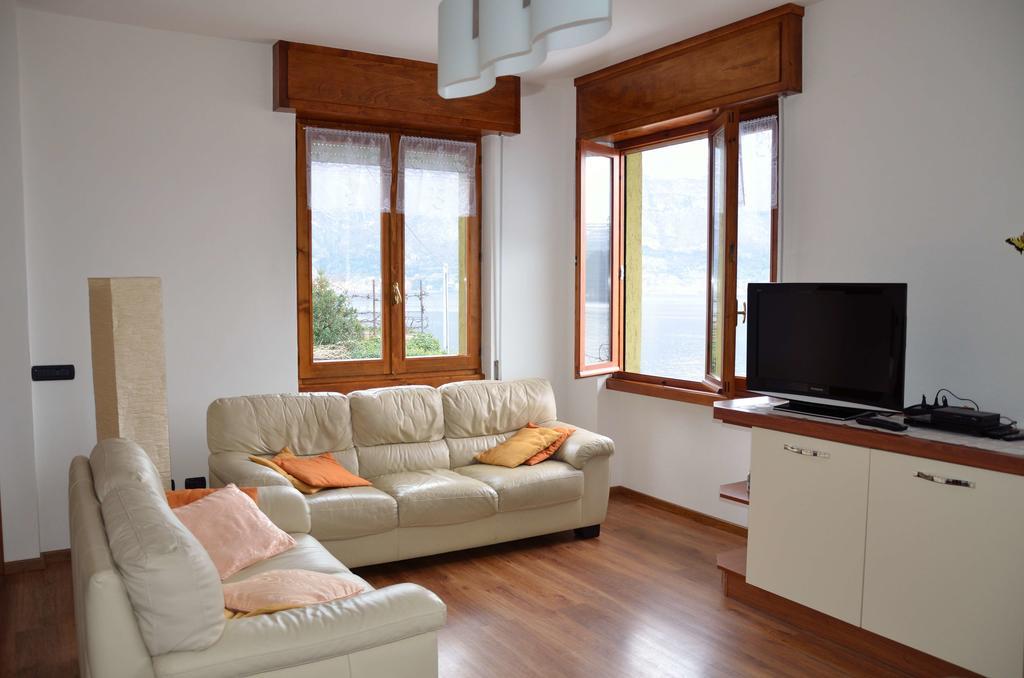 B&B Sosta Sul Lago Lezzeno Luaran gambar