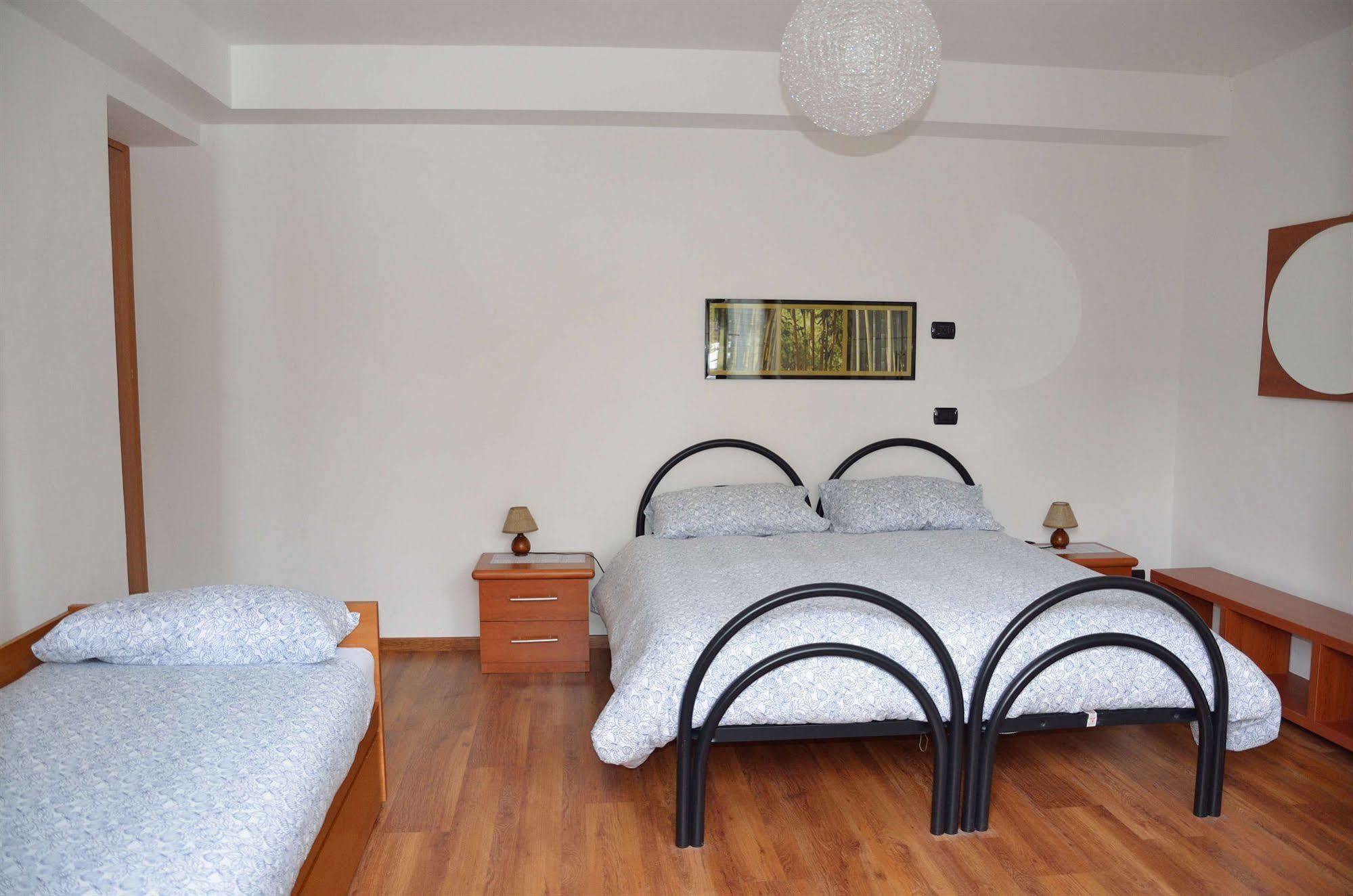B&B Sosta Sul Lago Lezzeno Luaran gambar